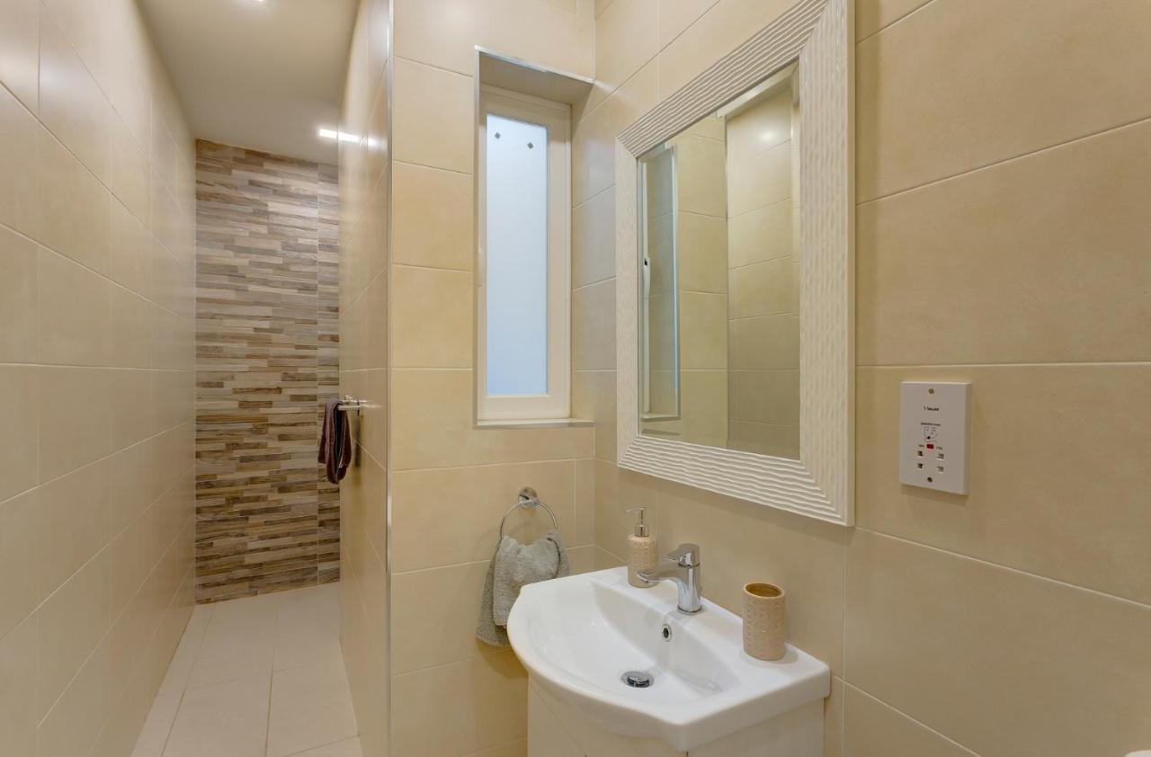 Centric And Modern Penthouse Close To Amenities Msida Luaran gambar