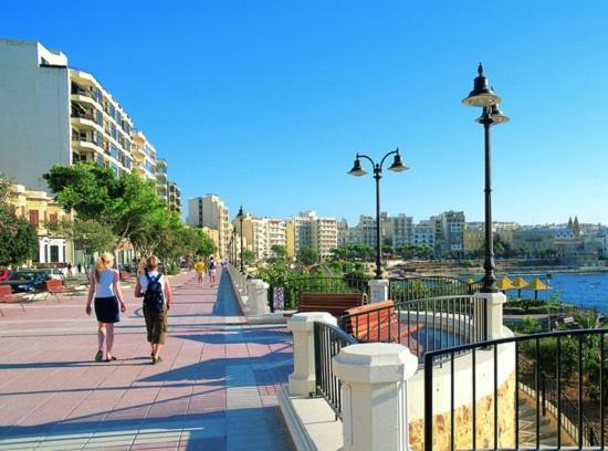 Centric And Modern Penthouse Close To Amenities Msida Luaran gambar